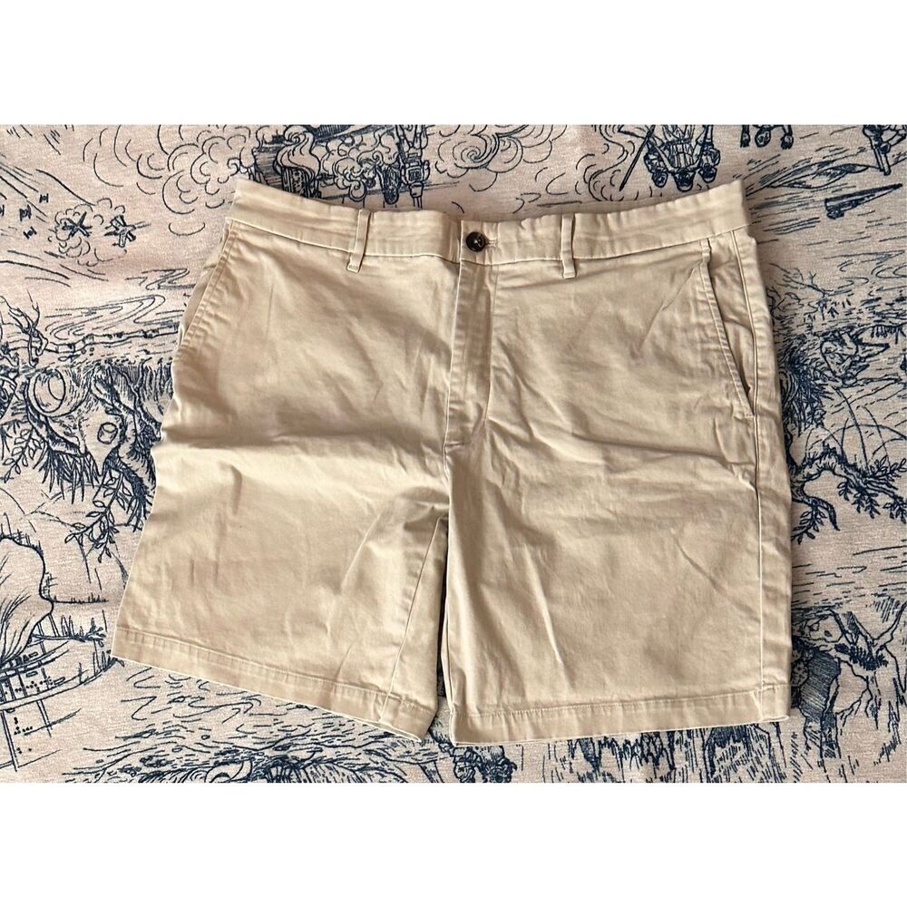 Nice Hickey Freeman Shorts Mens 38X32 Khaki Flat Front Chinos shorts Good Condit